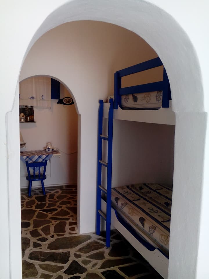KOURITA THE BOAT HOUSE-MILOS