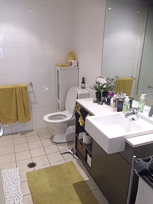 Bathroom w bath