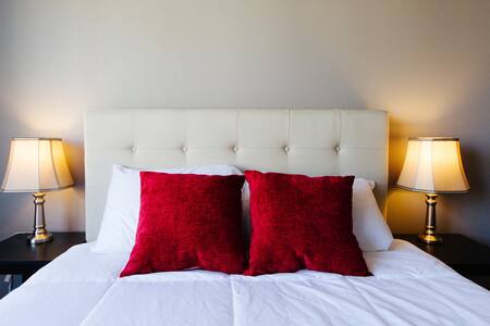 Private Studio ★ FREE PARKING ★ Walk to Campus