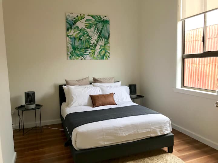 D109 Inner City Oasis on Buckingham