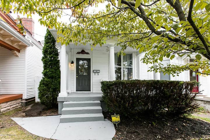 Lovely Home Steps to Restaurant Row