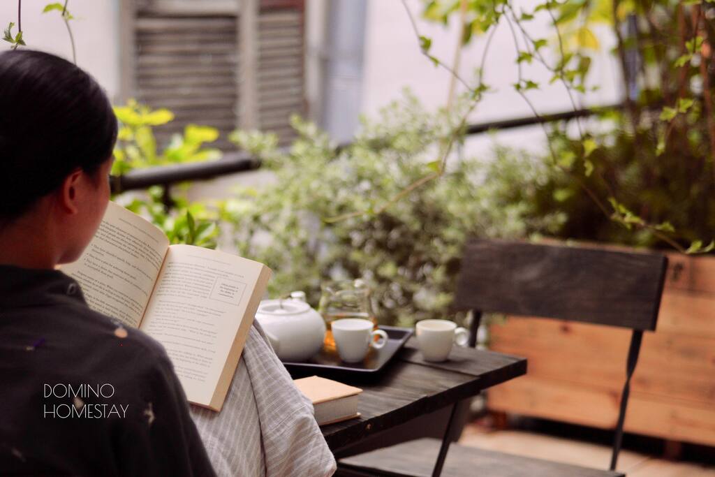 Forget all life's worries to enjoy a relaxing time at Domino at Bookstore