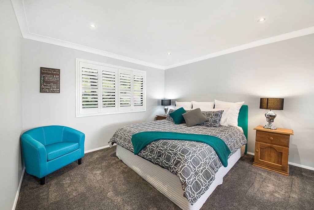 King Valley View Suite with king size bed