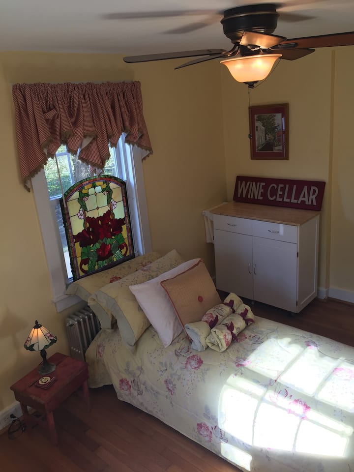 غرفة النوم الثالثة (1) سرير فردي