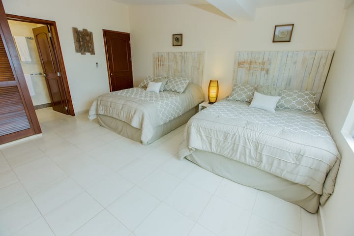 Dhomë gjumi me 3 madhësi "Queen"