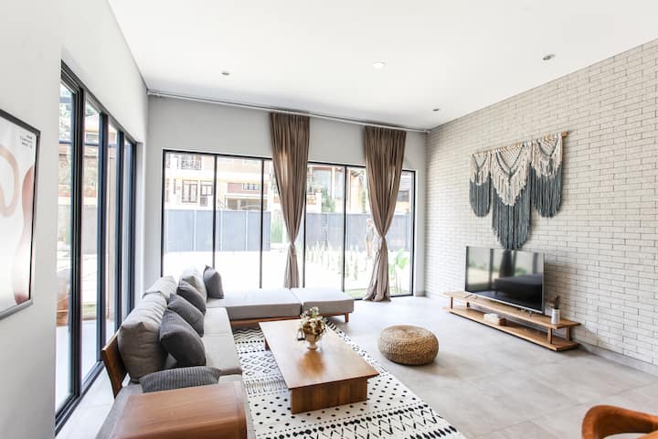 The Banyu Houses | Up To 18 People | 2 Unit Villas - Bandung