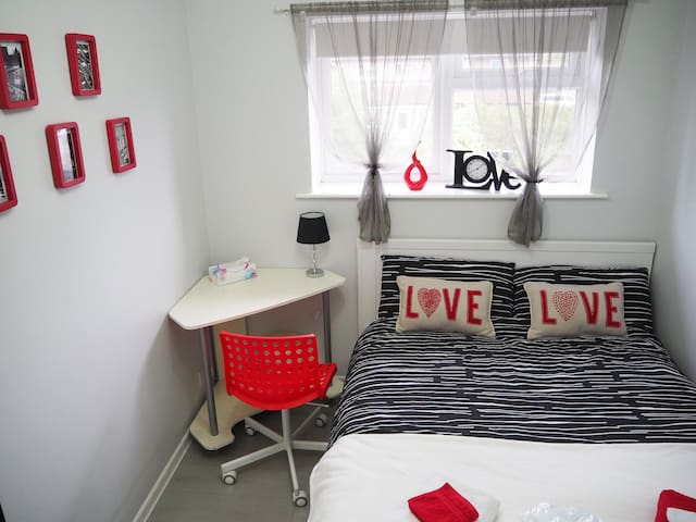 Comfy room, private shower room, breakfast, TV