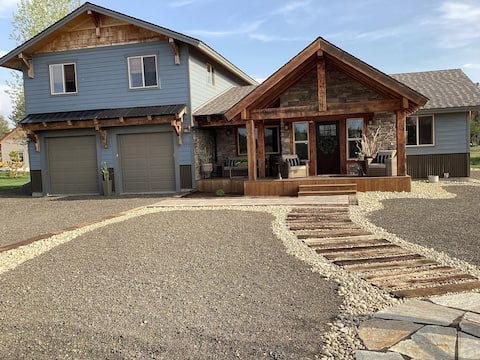 Custom Built Cabin / House with Hot Tub