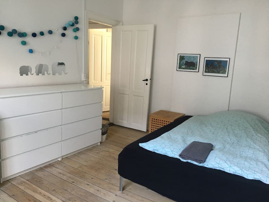 The room with a 160x200 cm bed