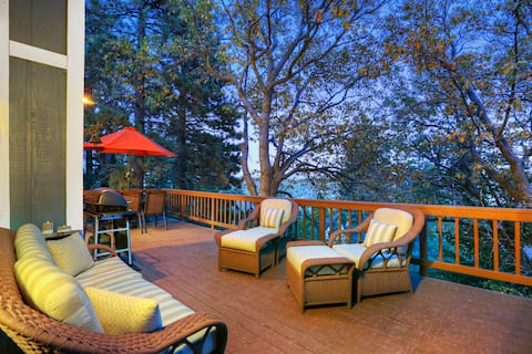 The Arrowhead Cabin with Mountain and Valley Views