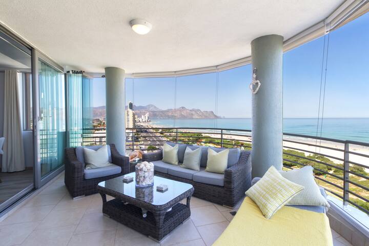 Cape Sands beachfront home gallery image 3