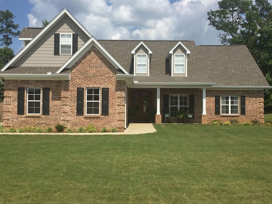 Doncaster semi houses. Майкрософт дом. Домик в американском стиле. Фармхаус экстерьер. Дома ms.