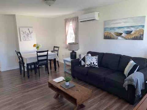 Caribou Cottage, Pet friendly, BBQ, backyard,