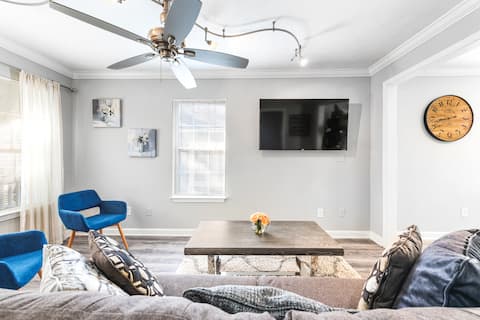 Successful Airbnb property: Sleeps 10 | 5 mins to MB Stadium | WiFi | 4kTVs in Ashview Heights