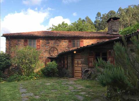 Casa centenaria Castro de Frádigas