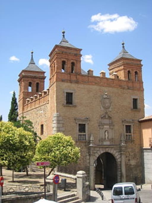 Casco histórico.Puerta del Cambrón, Toledo.