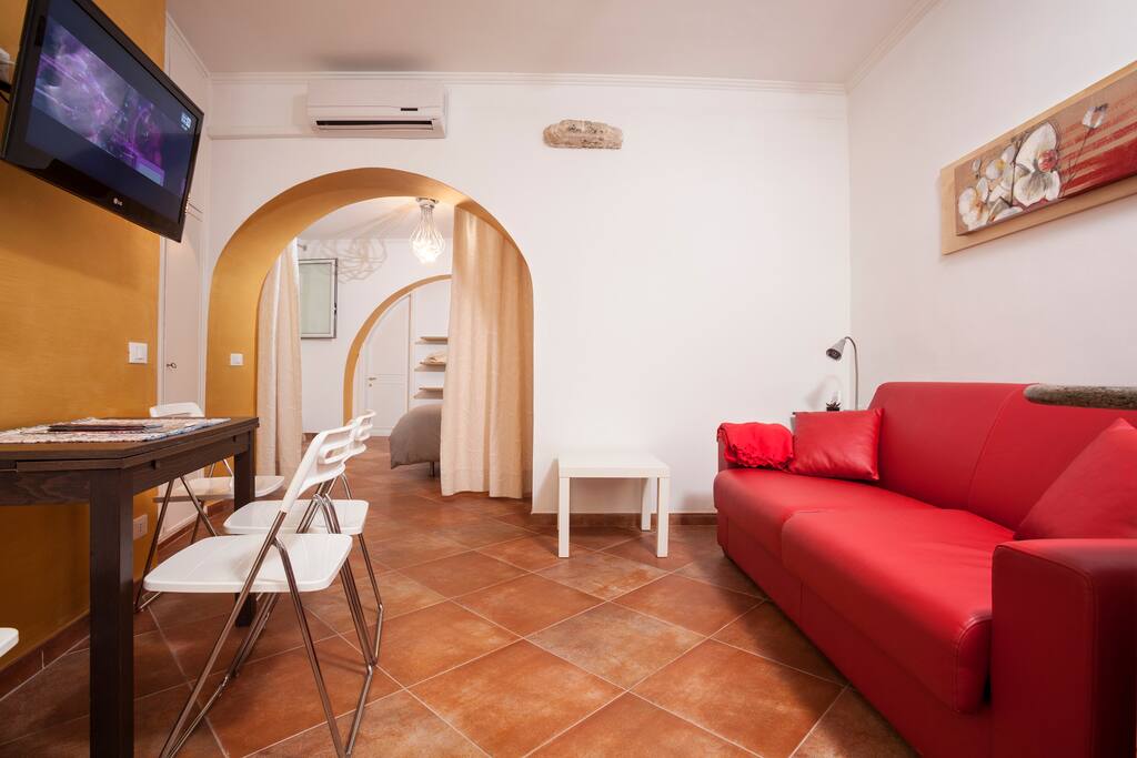 living e divano letto( dimensioni 160x 200)