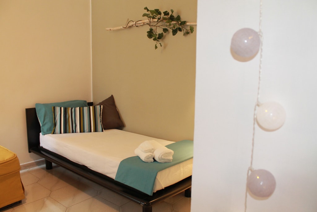 Eenpersoonskamer met poef/bed