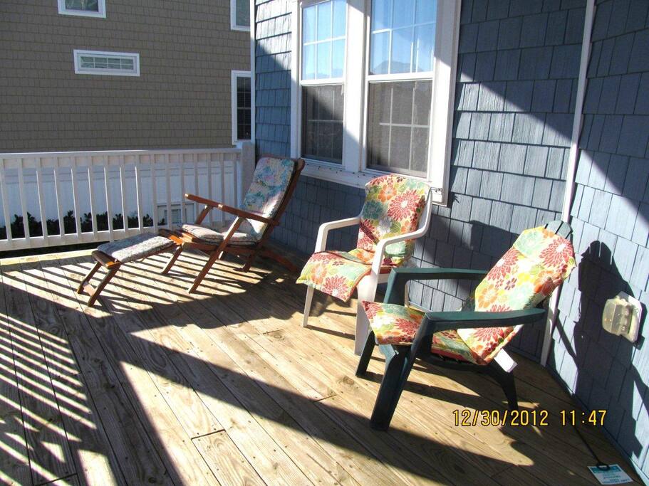 front porch
main floor