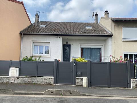 Pleasant house with garden 20 minutes from Paris