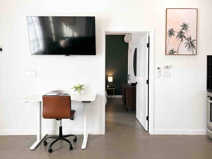 Stunning Patio! King Bed, Walkable, Games, Parking - San Diego, CA