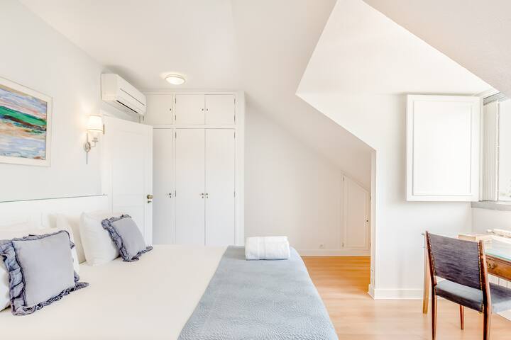 House with Magnificent Sea View and Heated Pool gallery image 4