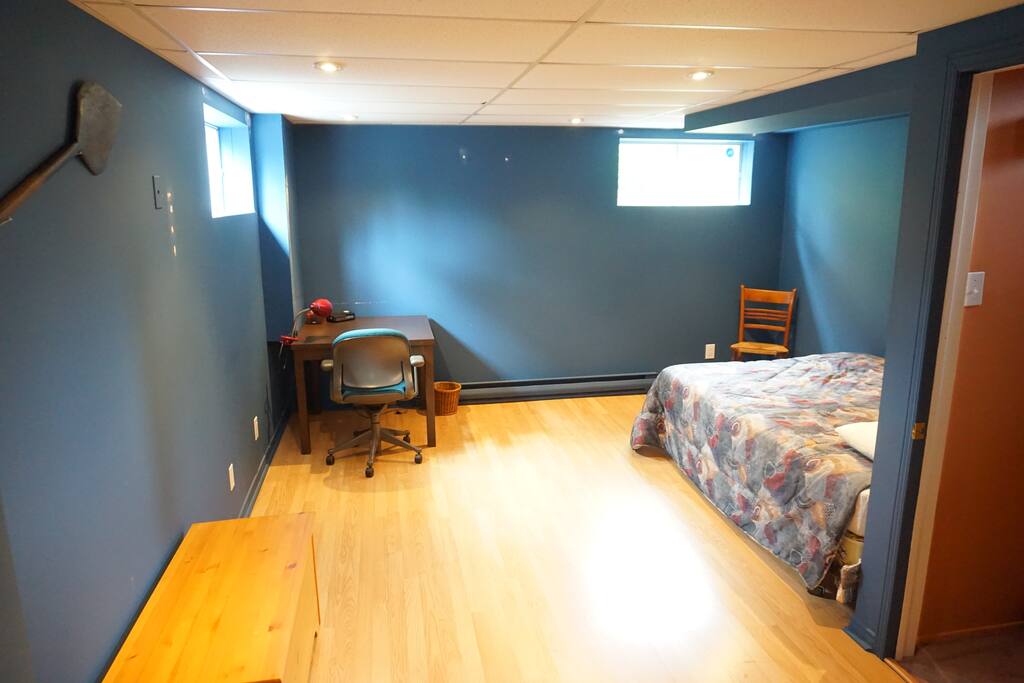 Votre chambre privée au sous-sol (lit queen size)