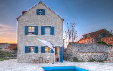Stone villa for a perfect quiet holiday