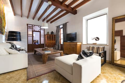 Top performing Airbnb: Can Pau. Art, design, pool and gym in Illes Balears
