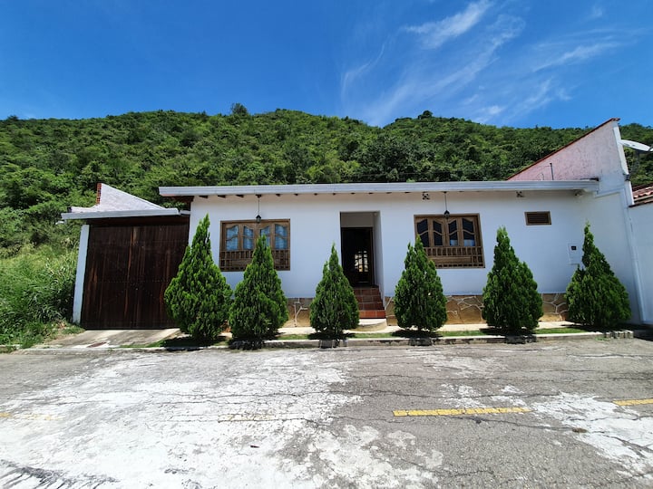 Beautiful House with Pool in San Gil