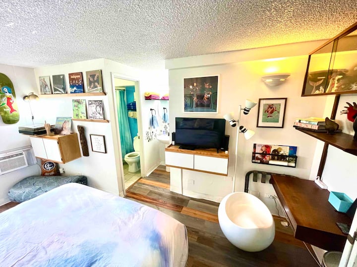 Splash In The Sea In Waikiki, Chic, Stylish For 2! - Honolulu, HI