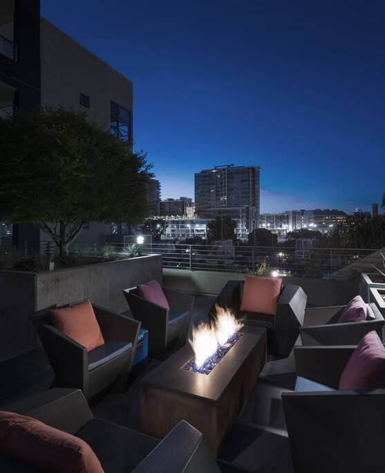 Outdoor fire pit
