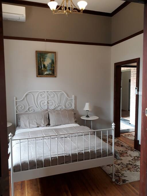 Guest Suite Queen Bed