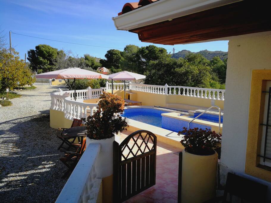 Zwembad/ Swimming Pool/ Piscina