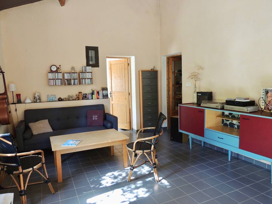 le côté salon