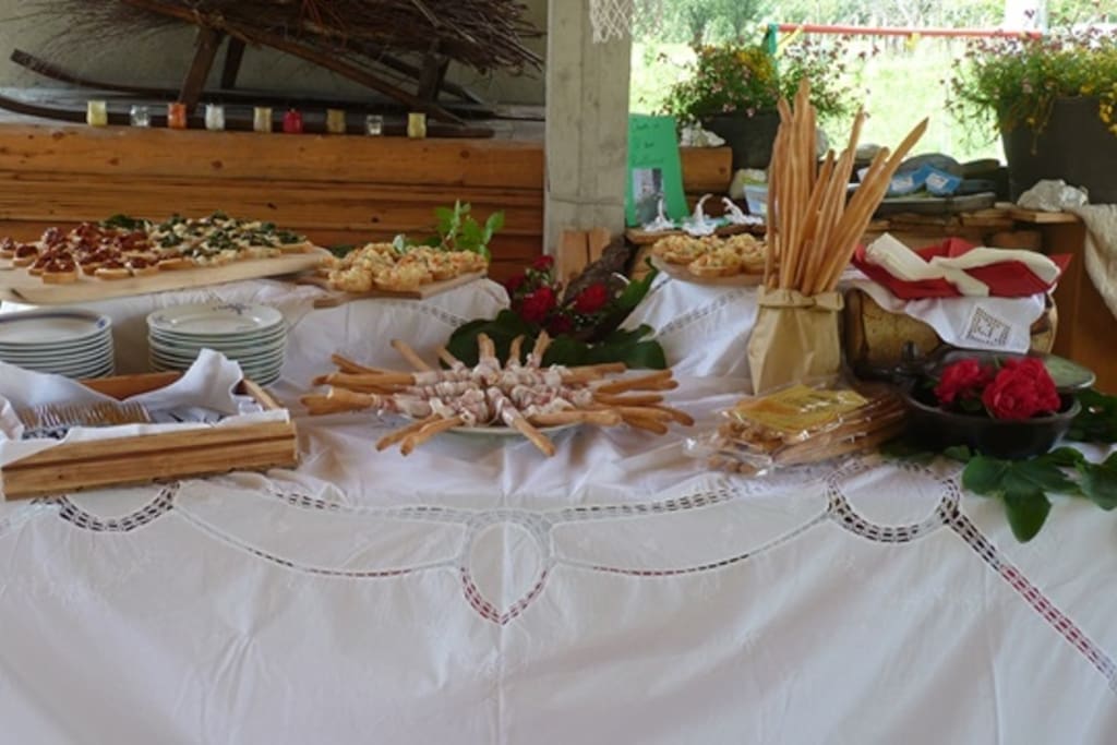 Degustazioni prodotti tipici nel patio esterno