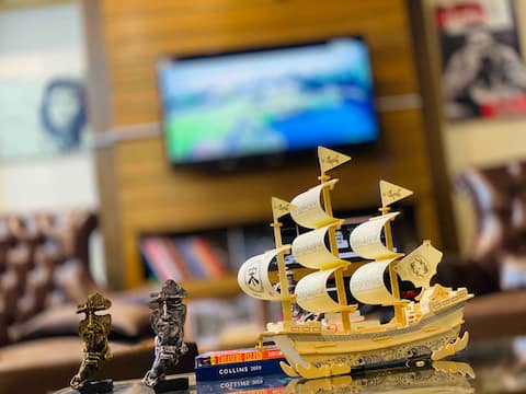 Designer 1BHK. (Wifi/Netflix)(Lower ground)