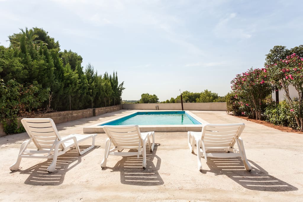 Vistas a la sierra calderona desde la piscina