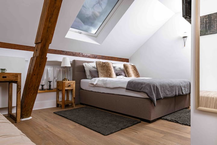 Schlafzimmer 1