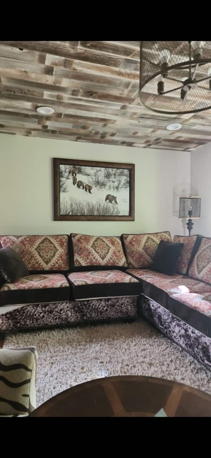 Udobna soba s ognjištem s prekrasnim pogledom na planinu 