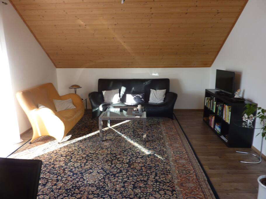 Wohnzimmer mit Fernseher