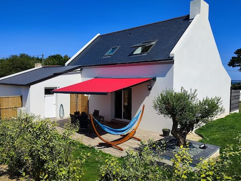 House with sea view, beaches a stone's throw away