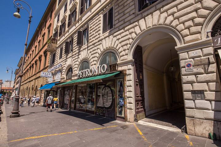 Enjoy apartment luxury in Rome gallery image 5