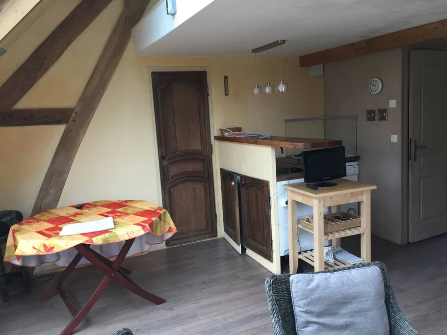 le coin repas et la cuisine