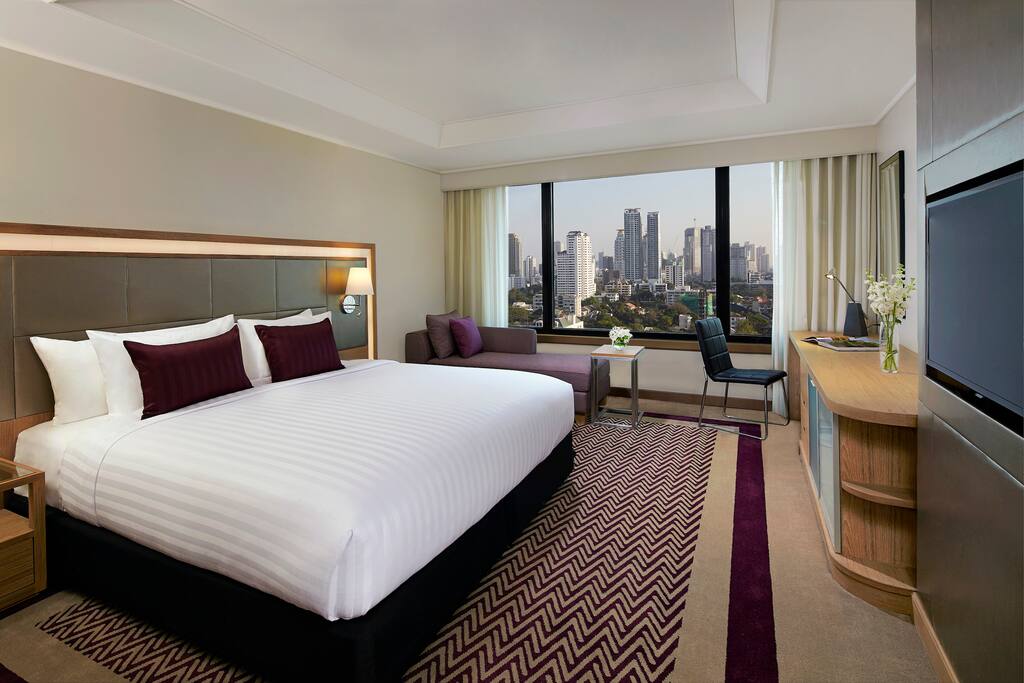 DELUXE ROOM (KING BED)