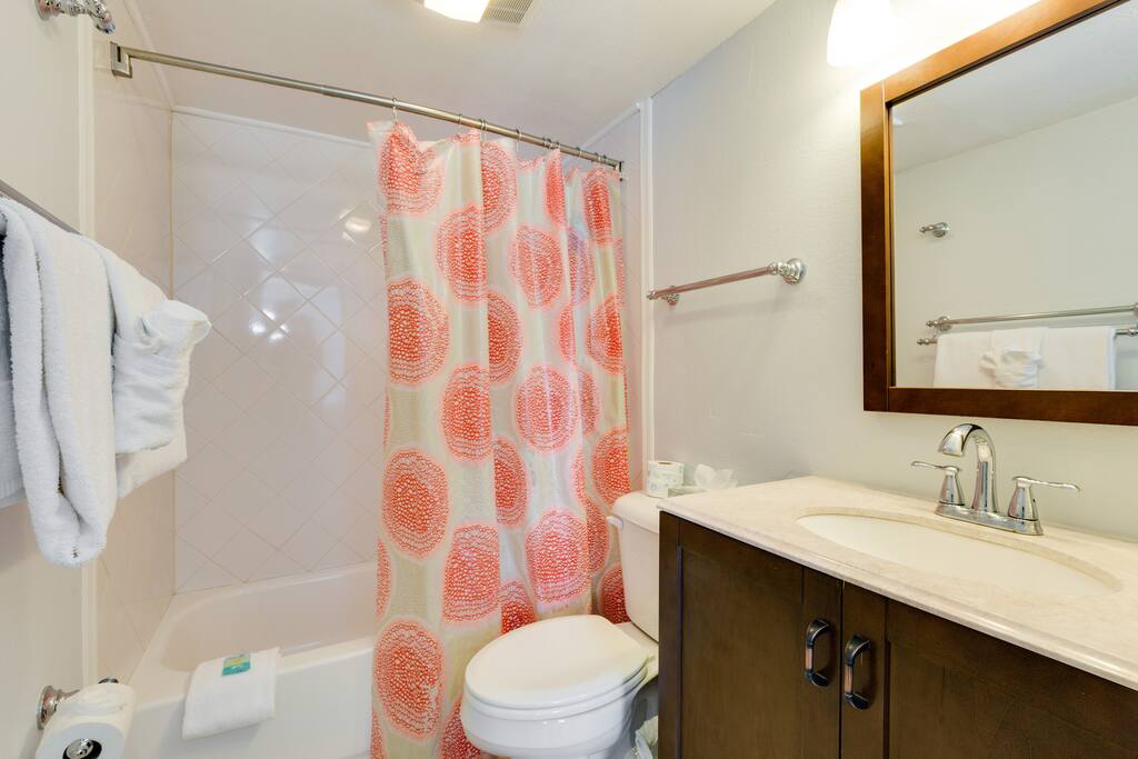 Full bathroom in the condo.