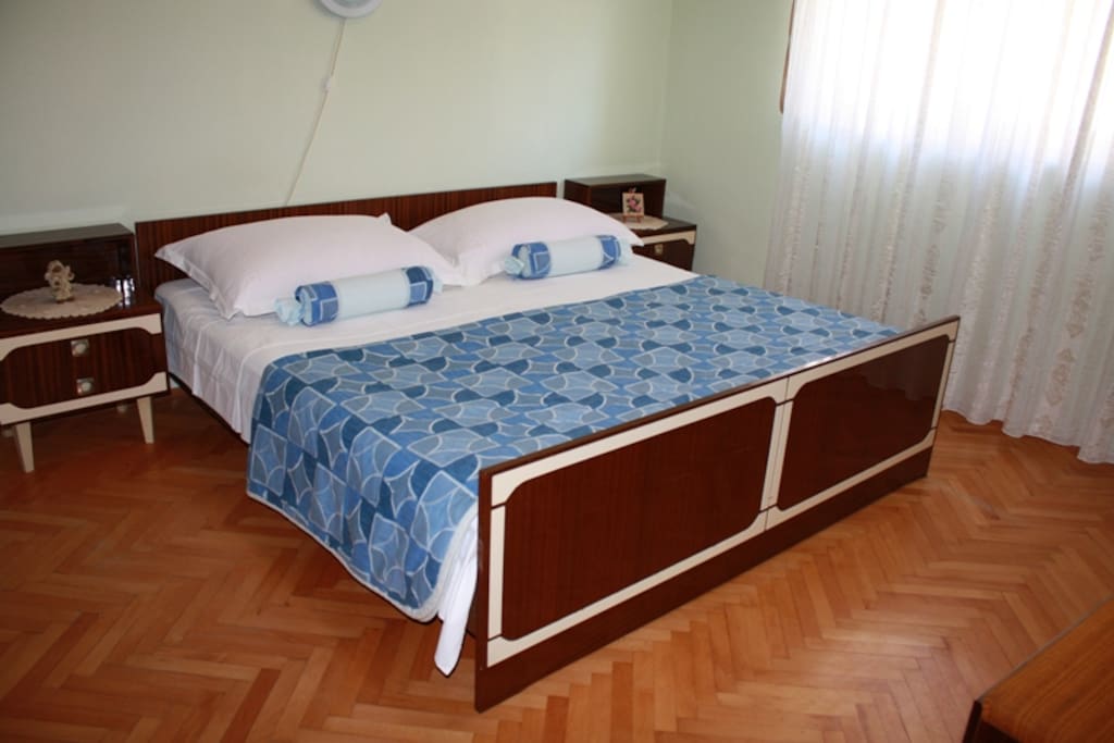 2. room with double bed
