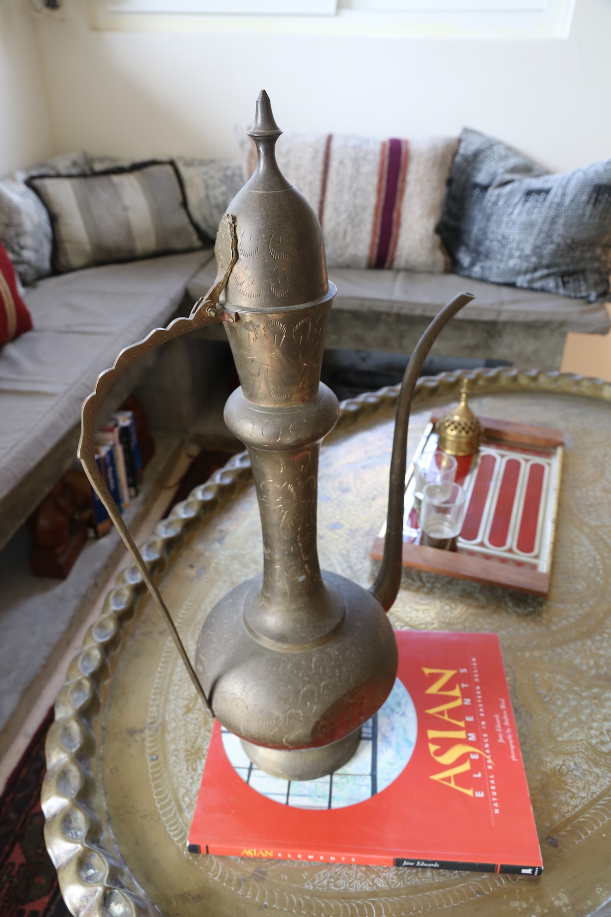 Coin lecture qui se transforme en lit double.