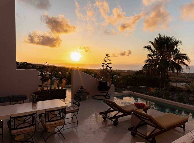 Pink Freud Villa| Luxury |Jetted Pool |Sunset View gallery image 4
