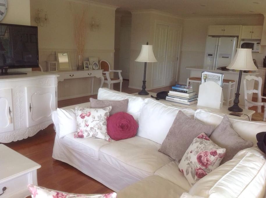 French Provincial furnishings